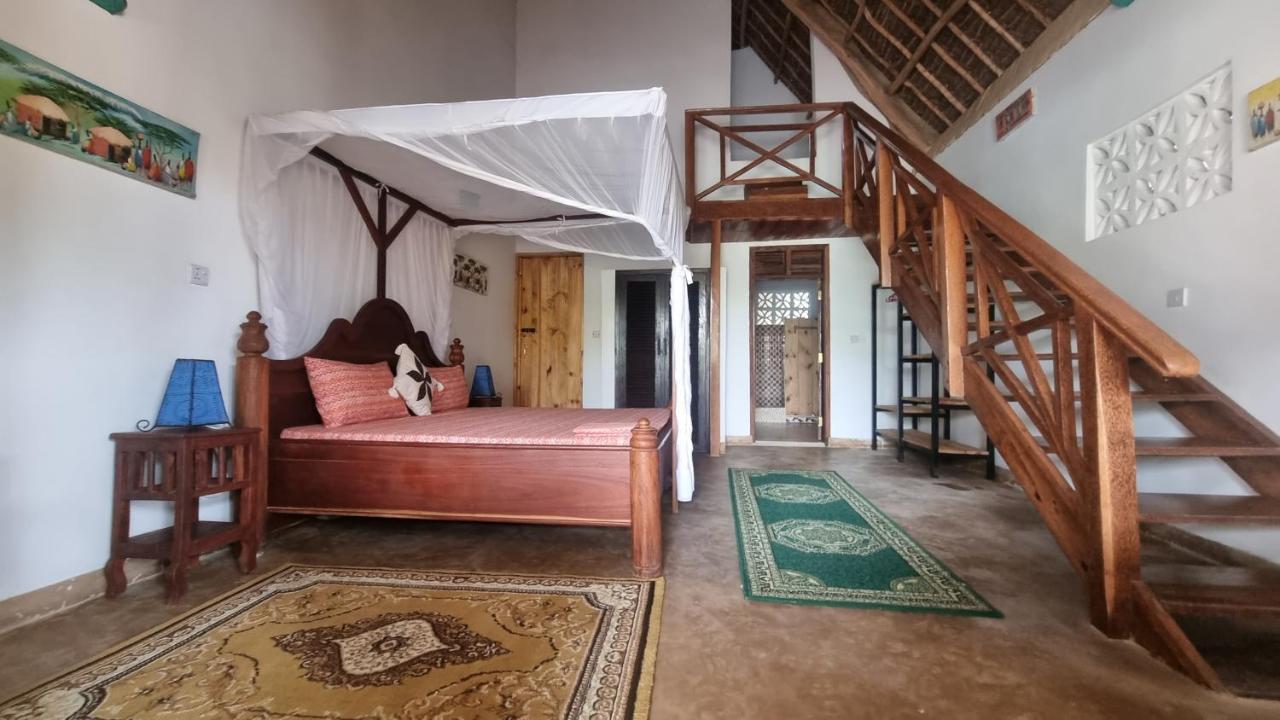 Salama & Mbuyuni Hotel